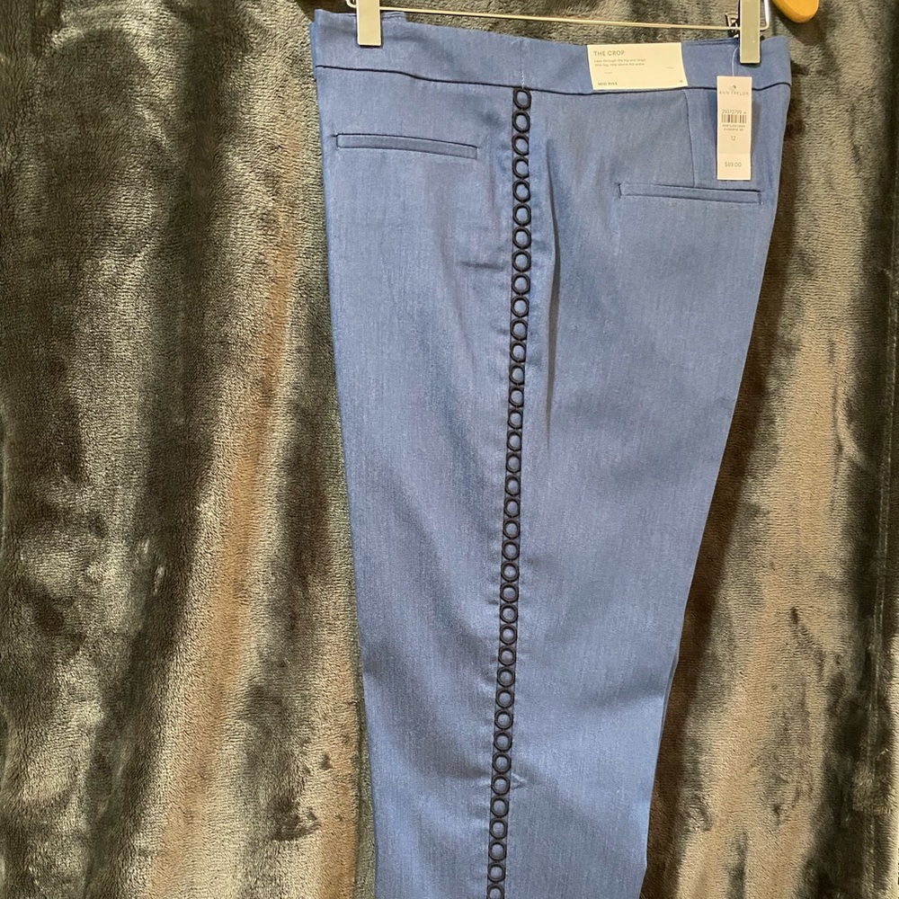 Ann Taylor the Crop pant. NWT.